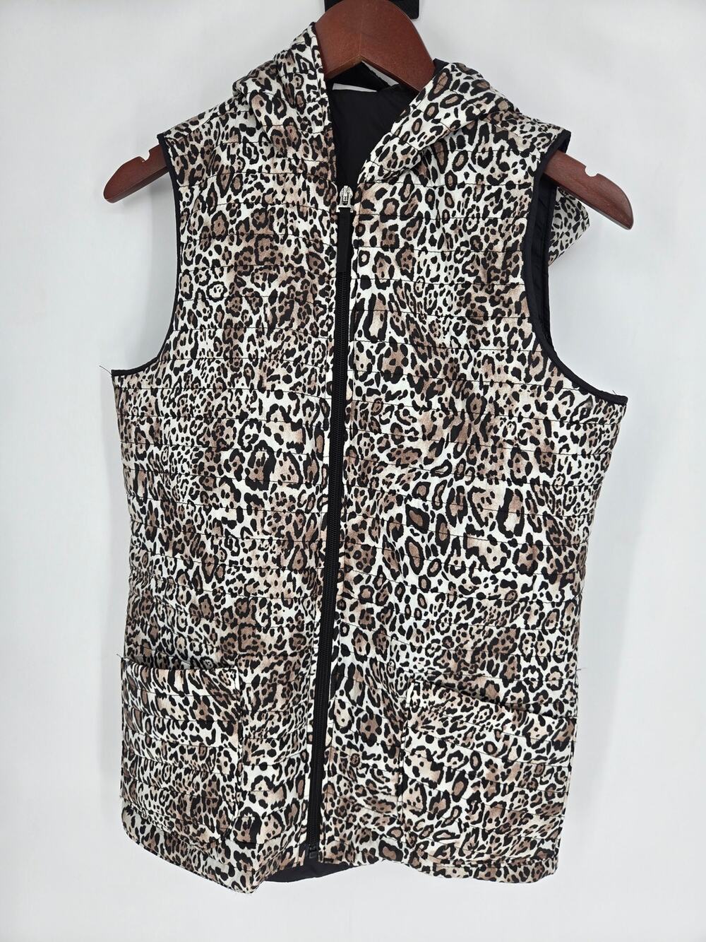 Weekends by Chico's Leopard Print Hooded Puffer Vest Chico's Size 0 (US 4/6)